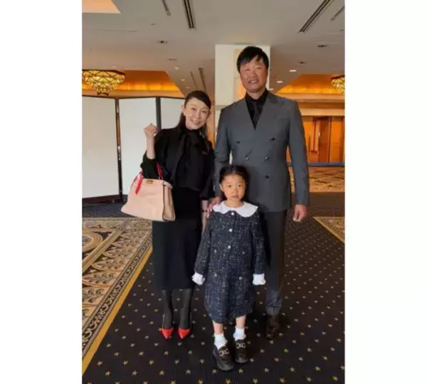 小原正子、６歳長女の卒園式に夫・マック鈴木と出席