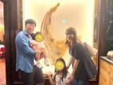 「東貴博、妻・安めぐみ＆娘たちと贅沢家族時間＆変顔大会」の画像2