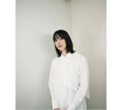 のん、白衣装で際立つ透明感＆光に包まれる幻想的なCMオフショ公開