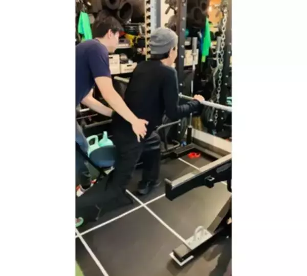 パーキンソン病公表の美川憲一「見ての通り元気よ～」