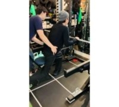 パーキンソン病公表の美川憲一「見ての通り元気よ～」