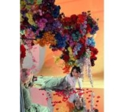 のん、AERA表紙で存在感…蜷川実花ワールド全開にファン称賛