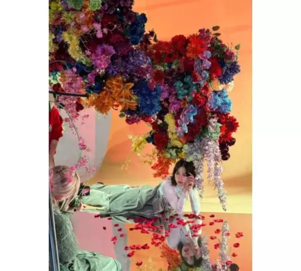 「のん、AERA表紙で存在感…蜷川実花ワールド全開にファン称賛」の画像