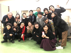 倉科カナ、舞台の千秋楽を迎え田中圭らとの集合写真公開