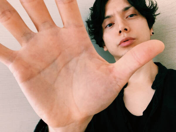 水嶋ヒロの右手の手のひら写真にファン反響 コメ返しも 19年5月10日 エキサイトニュース