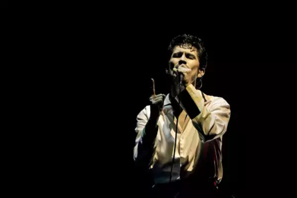 「平井堅「Ken’s Bar」にあいみょん登場しデュエット披露」の画像