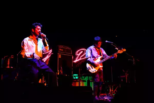 「平井堅「Ken’s Bar」にあいみょん登場しデュエット披露」の画像