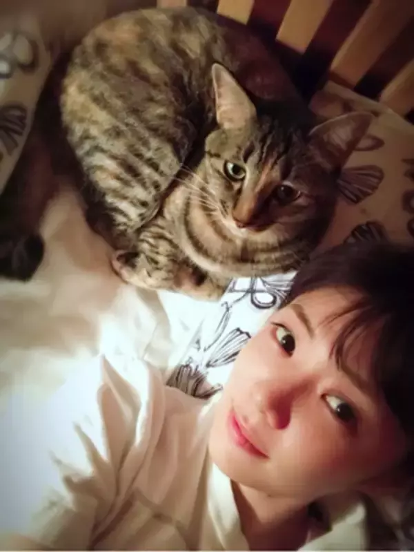倉科カナ、ベッドの上での愛猫“せつ子”とのショット！