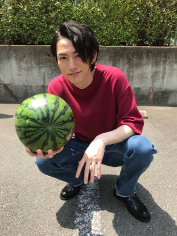 和田雅成 スイカ片手 ヤンキー座りした不良っぽい写真 19年8月17日 エキサイトニュース 和田雅成 スイカ片手 ヤンキー座りした不良っぽい写真 19年8月17日 エキサイトニュース