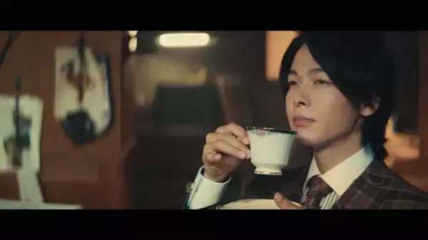 探偵姿の中村倫也とともに自宅で“謎解き”を楽しめる！