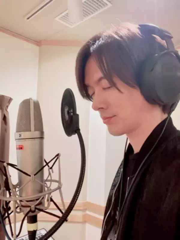 DAIGO、HYDEと“おそろ”ヘッドフォンでレコーディング