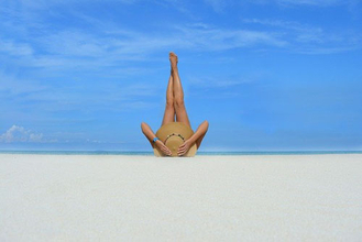 河北麻友子の“美脚コーデ”にファン「ポージング神！」