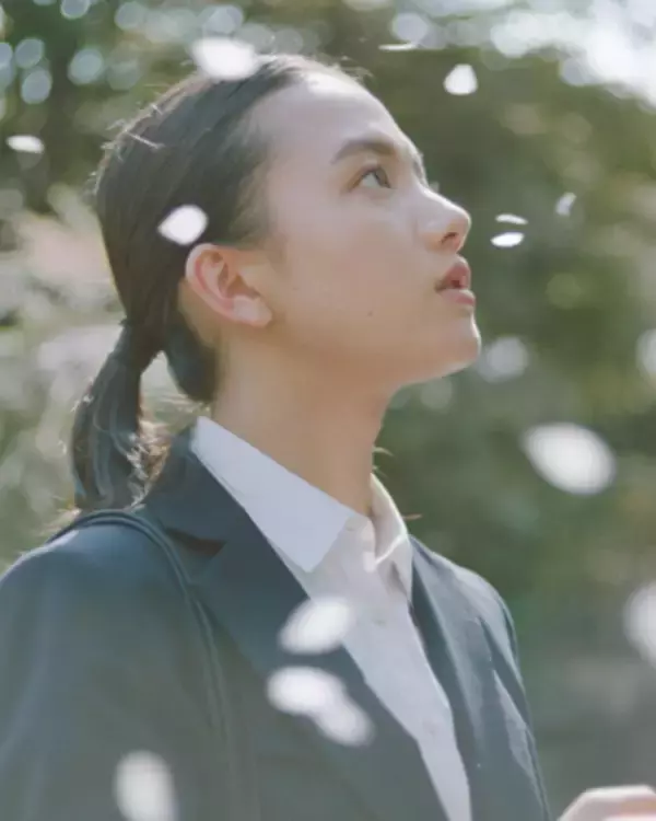 「清原果耶が就活生に!?春を感じる「ときめく瞬間」を熱演」の画像