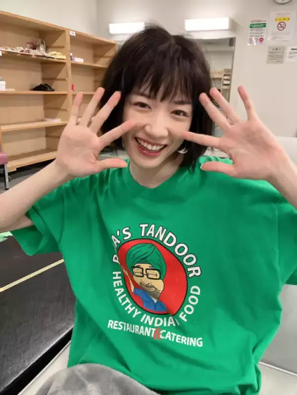 「永野芽郁 クセになるTシャツ姿に悶絶「天才的に似合う」」の画像