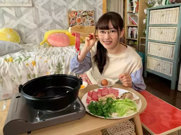 「桜井日奈子、松阪牛のすき焼きを前に笑顔溢れるオフショ」の画像