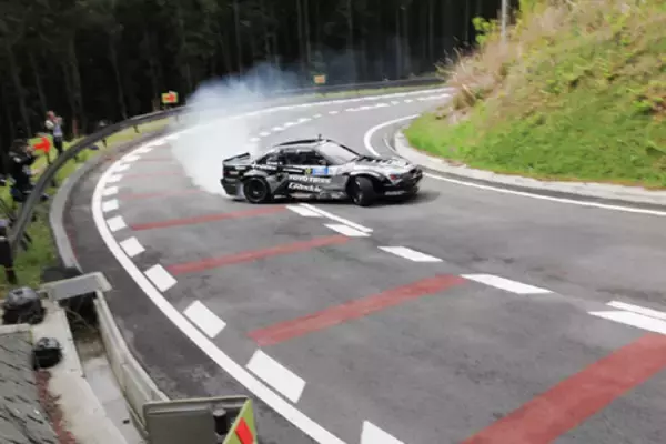 「曽爾村に爆音轟く！ 名車シルビアの超絶ドリフトは必見」の画像