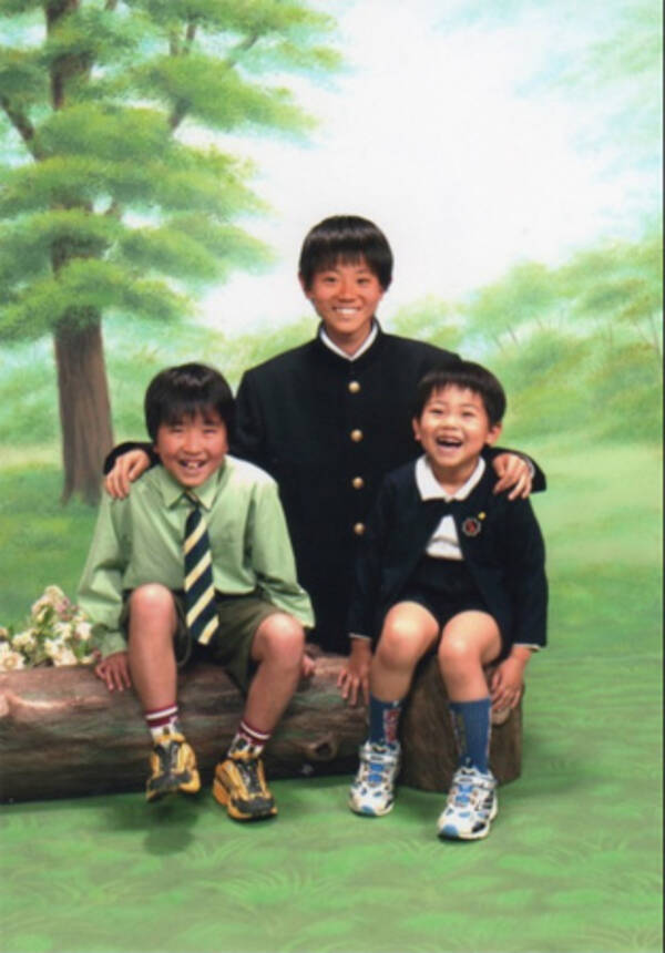菅田将暉の中学１年生頃の貴重な３兄弟ショット公開！