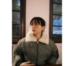 のん、眼鏡×ボアジャケット“冬のほっこりオフショット”