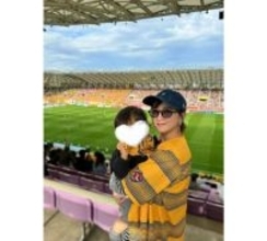 小松彩夏、１歳愛息子とベガルタ観戦「終始ご機嫌で…」