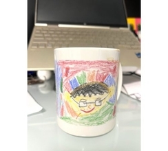 東貴博、10歳長女が幼稚園時代に描いた"宝物マグ"で一息