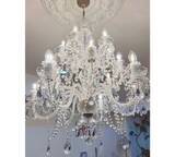 「渡辺美奈代、自宅の豪華シャンデリアを自ら掃除して「スッキリ」」の画像1