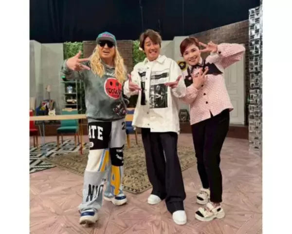 平野ノラ、近藤真彦と共演でBaby Roseオマージュ衣装披露