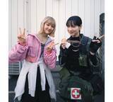 「のん、小宮山莉渚の手作りシュークリームを手に…仲良し２ショット」の画像2