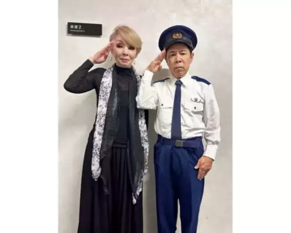 研ナオコ、ナイナイ岡村隆史と“敬礼”２ショット公開