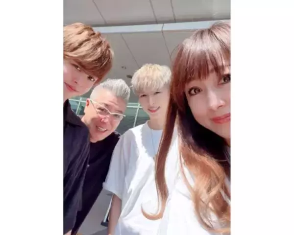 「渡辺美奈代、イケメン息子と親子３人で夏休み韓国旅行へ」の画像