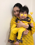 平野ノラ、生後11ヶ月の愛娘バブ子とのリンクコーデ公開
