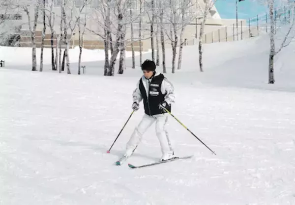 「研ナオコ、冬季オリンピック夢中！ 思い出のスキーショット公開」の画像