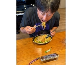 小原正子、出張帰りの夫･マック鈴木リクエストの手作りパスタ披露