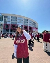 小松彩夏、ユニ＆キャップで野球観戦楽しむコーデ姿を披露