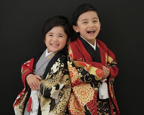 七五三の写真撮影、子どもの衣装の人気和装カラーは？