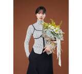 「のん、花束抱えたバレンタインショットに賞賛の嵐」の画像1