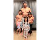 「小原正子、11年続く“父と子”の恒例記念写真公開」の画像1