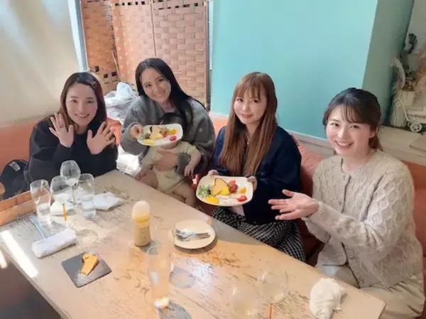 平野ノラ、岡田結実･中川翔子･皆川アナと「ひるおびママ会」