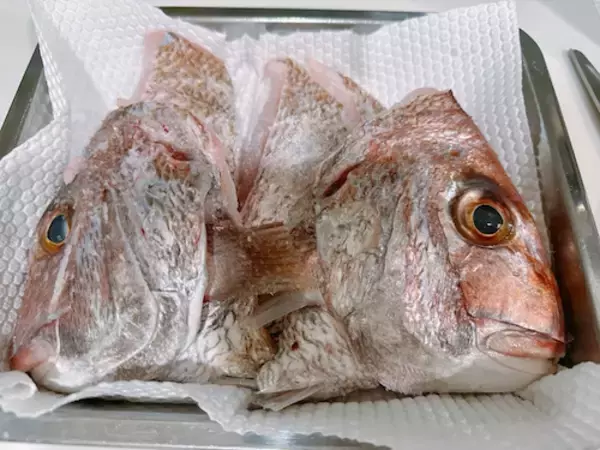 「渡辺美奈代、鯛を丸ごと一尾購入「半分はお刺身、半分は焼き物に」」の画像