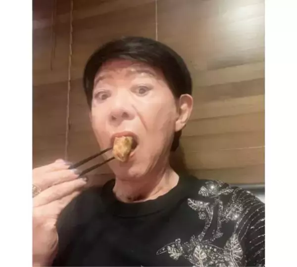 「パーキンソン病公表の美川憲一、上海料理楽しむ自撮りショット」の画像