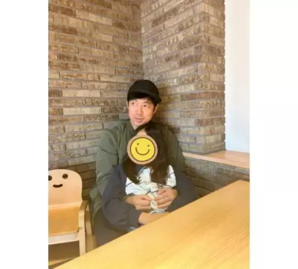 「東貴博、愛娘と“同じ場所･同じポーズ”再現ショット公開」の画像