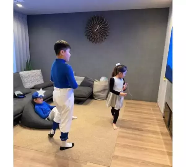 「小原正子、震災31年の授業参観日で「涙があふれました」」の画像