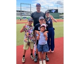 小原正子、子どもたちと元メジャーリーガーの夫の選手姿を初観戦