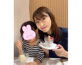 安めぐみ、長女＆次女それぞれとの顔寄せカフェタイムSHOT公開