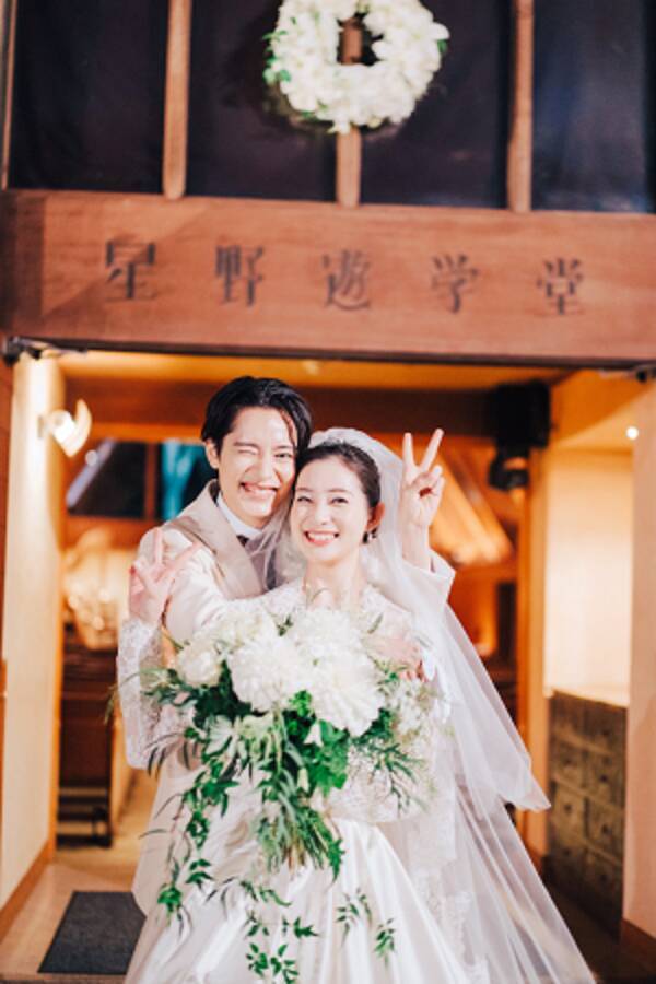 足立梨花 塩野瑛久との幸せ溢れる結婚式ショットを公開 21年12月30日 エキサイトニュース