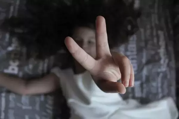 「きゃりー、イメチェン＆ボブカットに笑顔でダブルピース」の画像