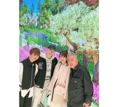 渡辺美奈代、“動く壁画”に大はしゃぎ＆家族・夫婦ショット公開