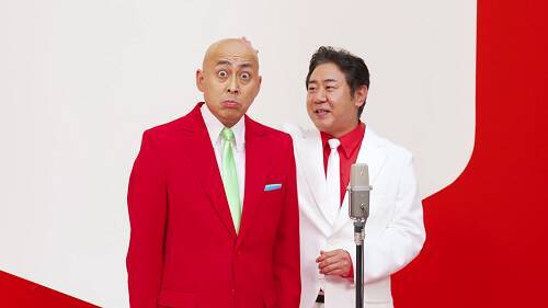 錦鯉、紅白スーツの装いで“血圧にやさしい”漫才を披露