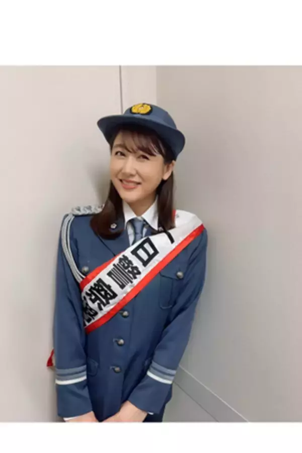 「安めぐみ、１日警察署長就任で制服姿に「良くお似合い」」の画像