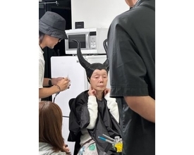 研ナオコ73歳マレフィセント変身中ショット＆スタッフの技術に感謝