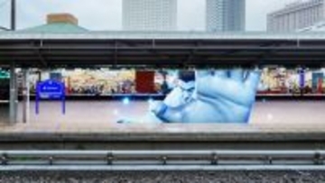 両国駅３番線ホームを舞台に“巨大魔人力士”が降臨!?